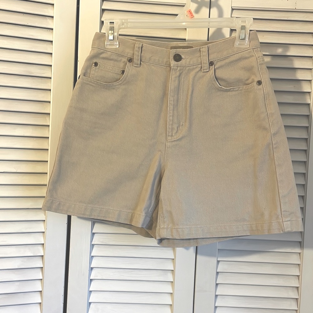 Liz claiborne khaki/tan denim shorts size 6